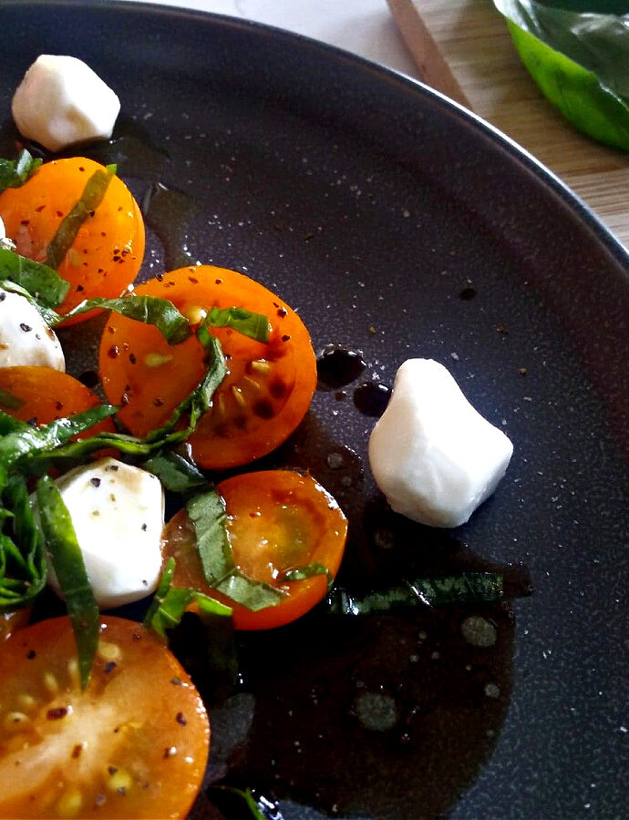 Quick Caprese Snack Plate