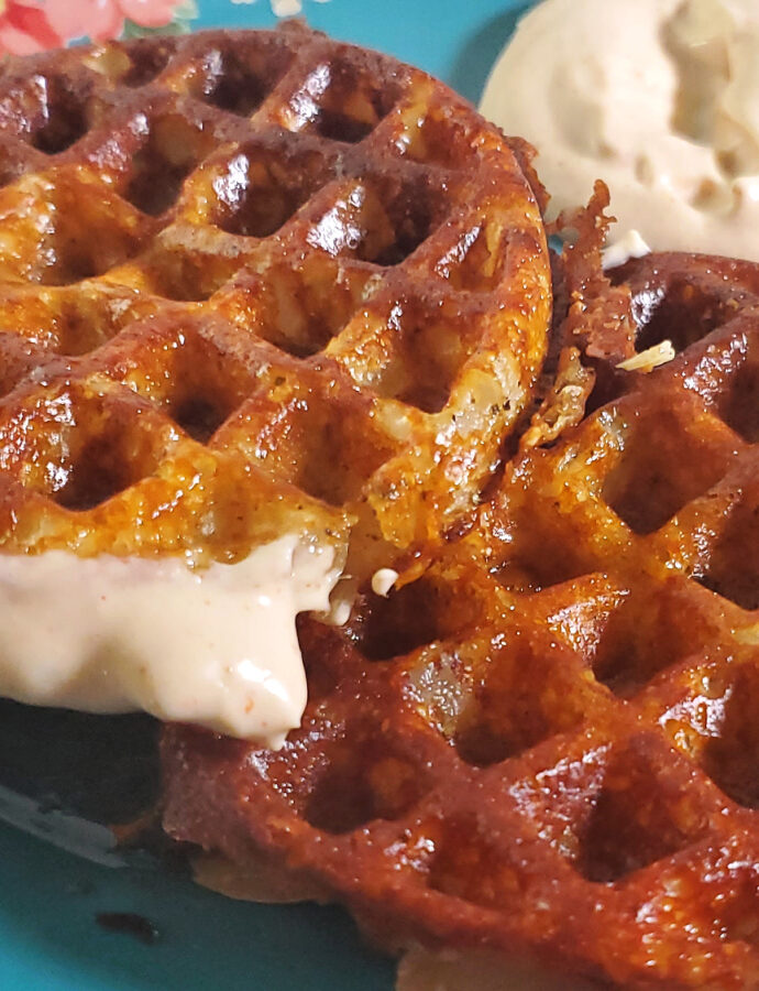 Bloomin’ Onion Chaffles with Sauce